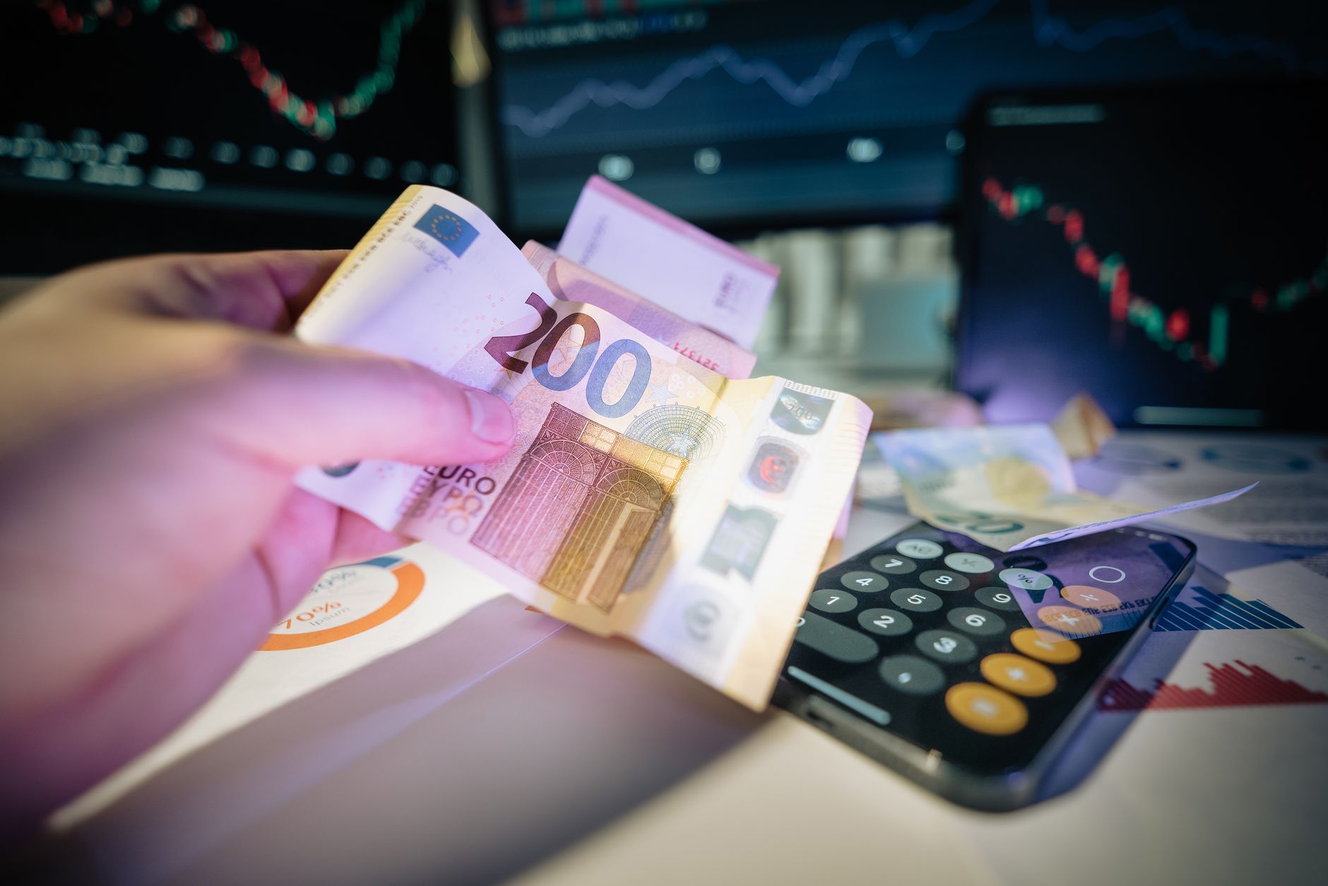 Resiliência Europeia: PMIs e Techs Impulsionam Bolsas enquanto Wall Street Descansa