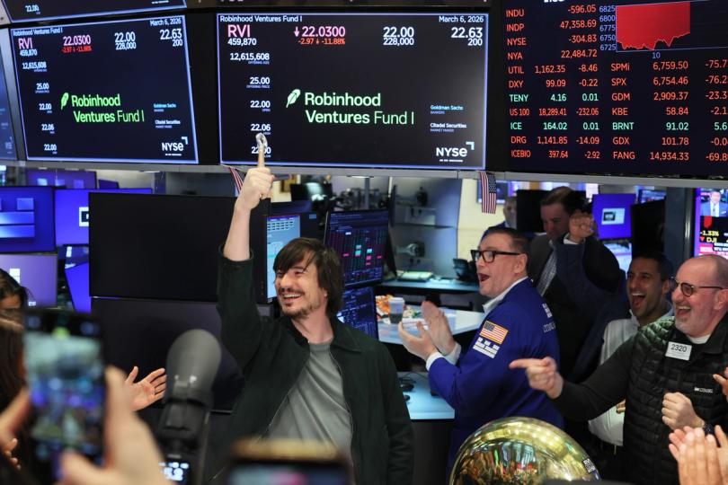 Robinhood’s high-stakes bet: onboarding 10 million casual users to DeFi—while memecoins dominate early on-chain activity