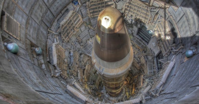 Fim da autonomia total? Senado dos EUA proíbe IA de lançar armas nucleares sem controle humano