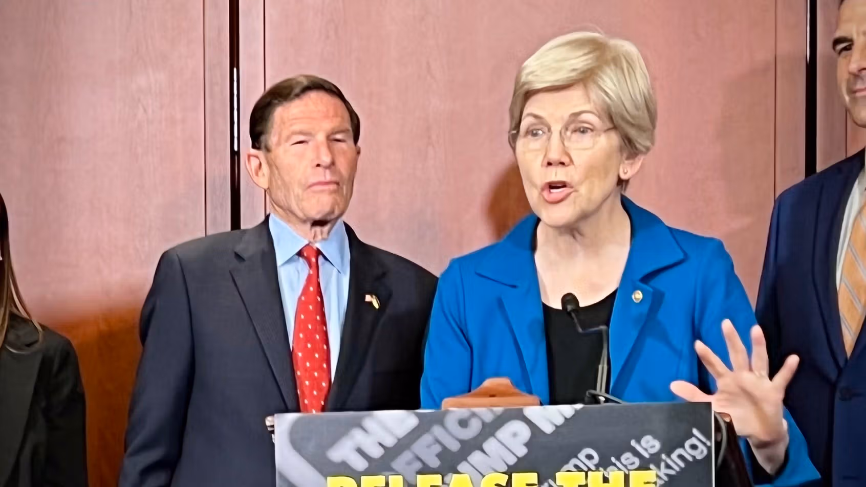 Warren, Blumenthal Demand SEC Probe Into Trump's Memecoin