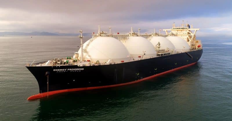 Tensão no Estreito de Ormuz: Ataque a Navio de Gás Ameaça Estabilidade Global e Mercados