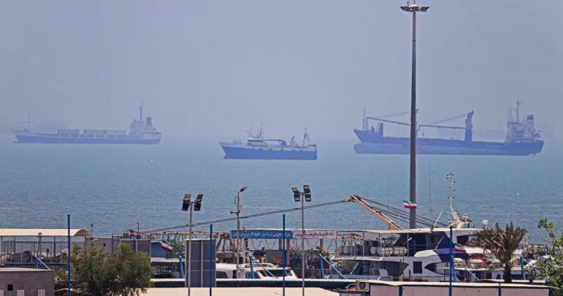 Strait of Hormuz Standoff: Why Iran-Oman Talks Matter for Oil and Crypto Markets