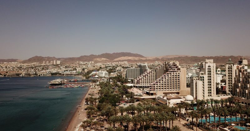 Tensão no Oriente Médio: Mísseis Iranianos são interceptados sobre Eilat e Israel fecha espaço aéreo
