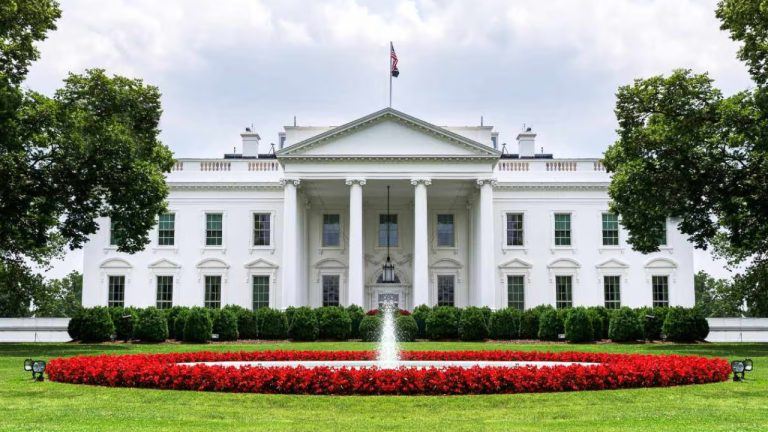 Trump Reúne CEOs de Criptomoedas na Casa Branca Enquanto EUA Avaliam Compra de Bitcoin