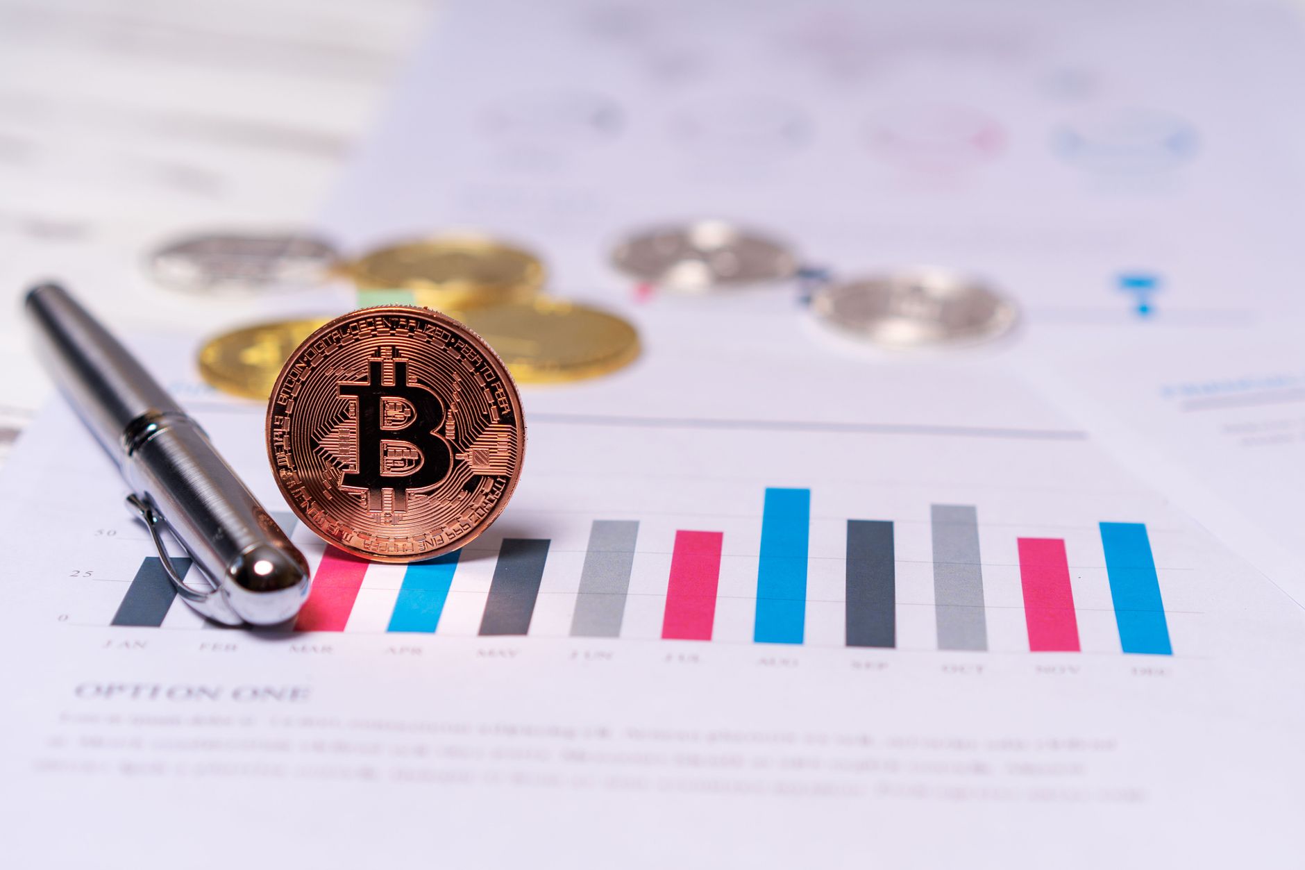 O Dilema do FOMO: Comprar Bitcoin após uma alta explosiva é um erro fatal ou uma oportunidade?