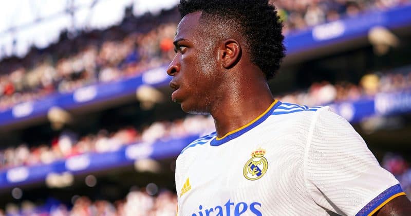 Vinícius Jr. brilha em campo enquanto parcerias cripto redesenham o futuro da Copa do Mundo de 2026