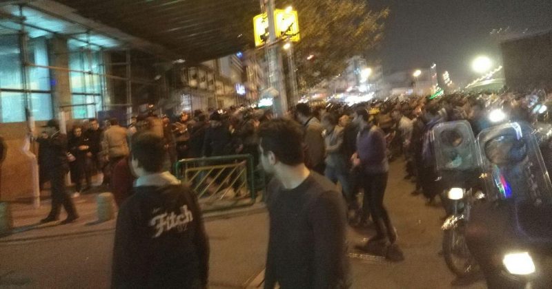 Violência Estatal no Irã: Forças Iranianas Disparam contra Manifestantes em Khorramabad