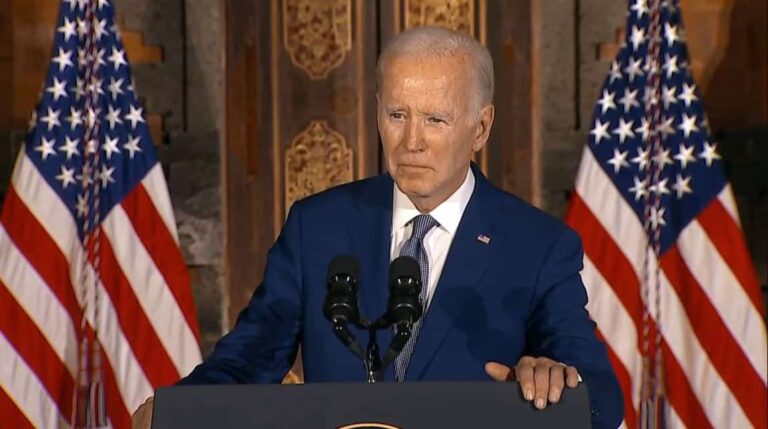 Bitcoin cai após EUA moverem R$ 11,3 bilhões para novo endereço